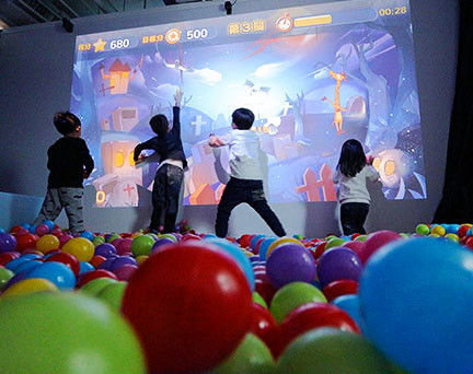 Ultime soluzioni aziendali su Proiettore interattivo di giochi di sfere di smashing All-in-One Machine per parco di divertimenti per bambini