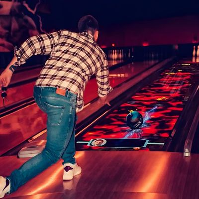 Buon prezzo Set di macchine da bowling Attrezzature da bowling Pinsetter a corda Macchina da bowling per vicoli in linea