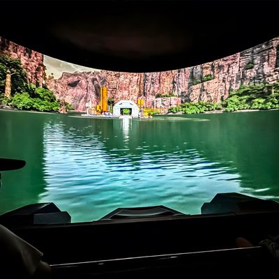 Buon prezzo Screen di proiezione 3D a occhio nudo curvo in linea