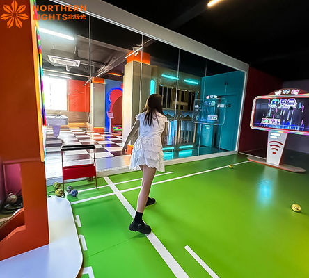 Buon prezzo Molte persone giocano l' una contro l' altra gioco di team building vs gioco di colpire obiettivi in linea