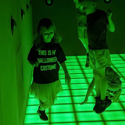 Buon prezzo Piano di gioco a led schermo interattivo griglia luminosa giochi attivi griglia di ballo a led in linea