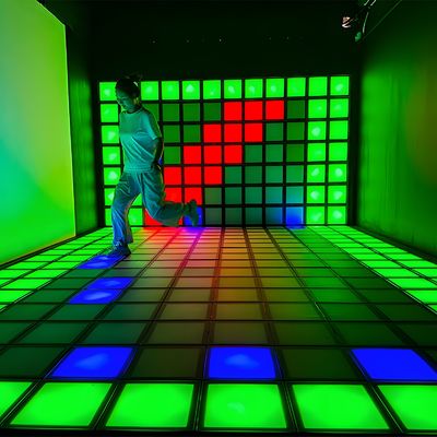 Buon prezzo Prodotto di fabbrica 30x30cm con cavo Interattivo RGB Attiva Gioco LED Pavimento da ballo in linea