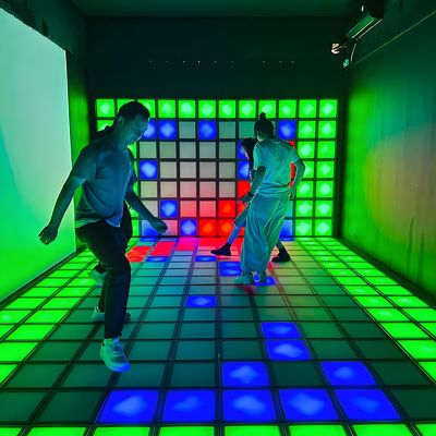 Buon prezzo Piastrelle di pavimento interattive a LED Griglia di salto per parco divertimenti in linea