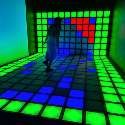 Buon prezzo Portable LED Floor Interactive Light Up Activate Game Room Panels 200 Programmi di giochi 30x30cm in linea