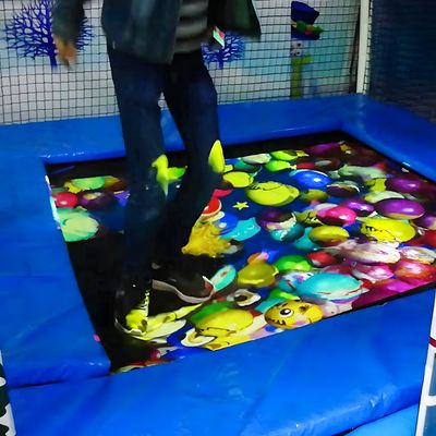 Buon prezzo Gioco di proiezione interattiva trampolino 1024 * 768 proiettore a pavimento ologramma in linea