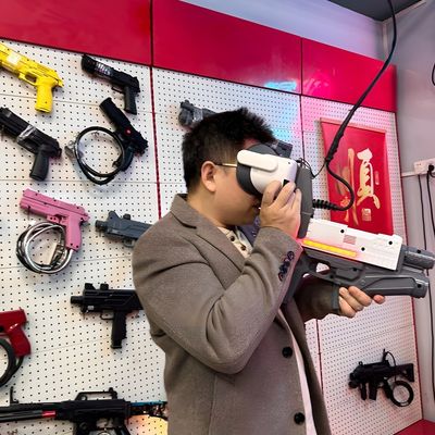 Buon prezzo Virtual Reality Gun Shooting Game Machine, esperienza immersiva VR con le pistole per adulti in linea
