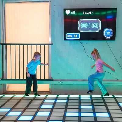 Buon prezzo Gioco multi giocatori Jumping Grid Led Terrazza da ballo Piastrella Per Parco di divertimenti in linea