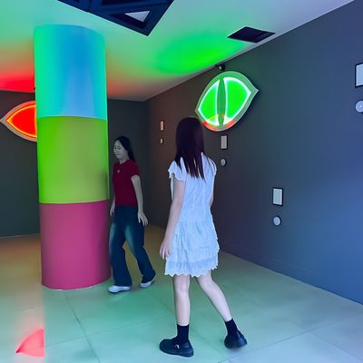 Buon prezzo Interattivo Nasconditi Push Light Attiva Gioco LED Verde Rosso Team Work Game Room Evil Eye in linea