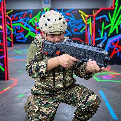 qualità Sistema di tag laser commerciale per tutte le età - Set di battaglia wireless indoor/outdoor con pistola, giubbotto e sensori intelligenti fabbrica