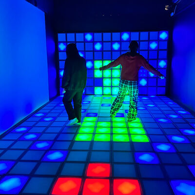 Buon prezzo Colore RGB 30x30cm Piastrelle interattive a LED con modalità di gioco multiplayer per il gioco attivo in linea