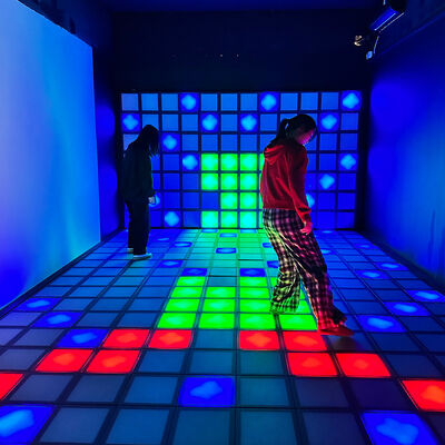 Qualità Pavimento interattivo a LED con piastrelle luminose RGB da 30x30 cm e modalità di gioco multiplayer per bambini ed eventi fabbrica