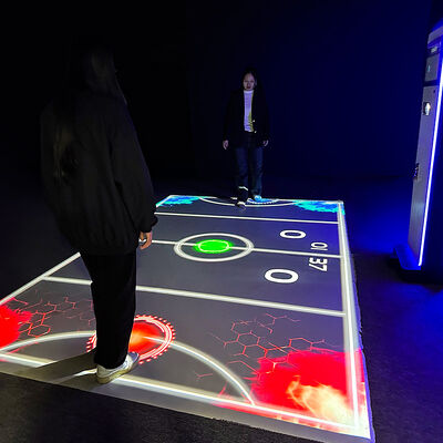 Buon prezzo Proiettore da pavimento interattivo mobile da 5000 lumen con oltre 40 giochi e macchina di proiezione da pavimento tutto in uno plug-and-play in linea