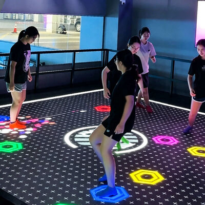 Qualità Gioco interattivo a pavimento a LED con classifica a parete e 6 giochi popolari per feedback in tempo reale fabbrica