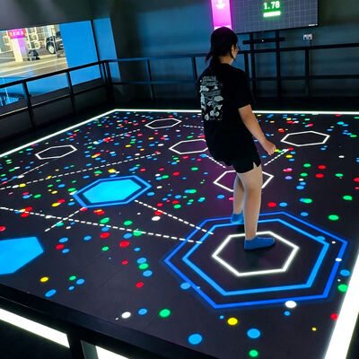 Qualità Pavimento LED interattivo ad alta sensibilità con 6m*6m/7m*7m schermo grande da 86 pollici e 6 giochi popolari fabbrica