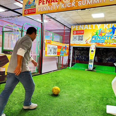 Buon prezzo Simulatore di gioco di calcio interattivo con telaio in ferro ad alta resistenza e schermo HD per 1-4 giocatori in linea